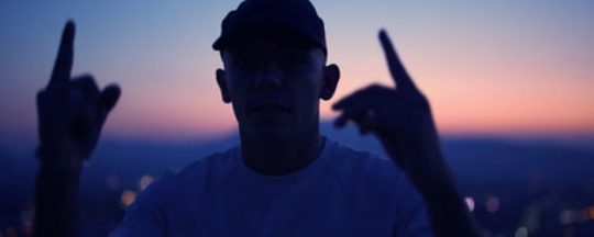 capitl bra-wer hoch fliegt fällt tief